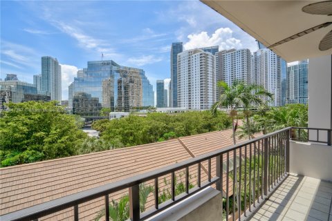 Condo in Miami, Florida, 2 bedrooms № 1942154 - photo 6