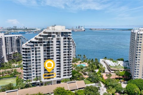 Condo in Miami, Florida, 2 bedrooms № 1942154 - photo 14