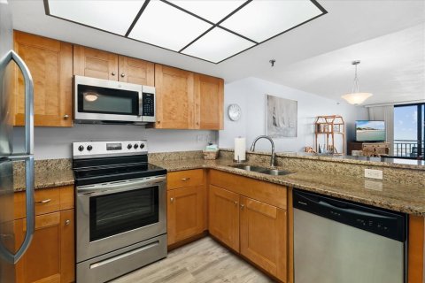 Condo in New Smyrna Beach, Florida, 2 bedrooms  № 1341358 - photo 13