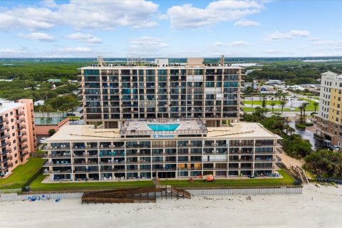 Condo in New Smyrna Beach, Florida, 2 bedrooms  № 1341358 - photo 1