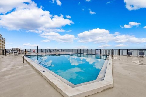 Condo in New Smyrna Beach, Florida, 2 bedrooms  № 1341358 - photo 29