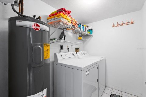 Condo in New Smyrna Beach, Florida, 2 bedrooms  № 1341358 - photo 24