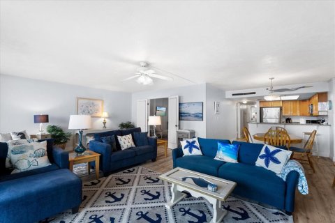 Condo in New Smyrna Beach, Florida, 2 bedrooms  № 1341358 - photo 9