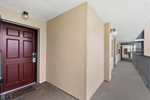 Condo in New Smyrna Beach, Florida, 2 bedrooms  № 1341358 - photo 25