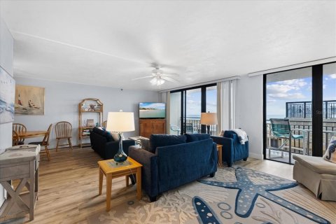 Condo in New Smyrna Beach, Florida, 2 bedrooms  № 1341358 - photo 6