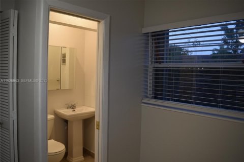 House in Cutler Bay, Florida 2 bedrooms, 94.3 sq.m. № 1985921 - photo 11