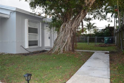 House in Cutler Bay, Florida 2 bedrooms, 94.3 sq.m. № 1985921 - photo 2