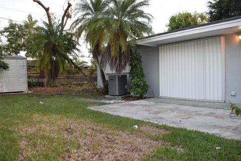 House in Cutler Bay, Florida 2 bedrooms, 94.3 sq.m. № 1985921 - photo 7