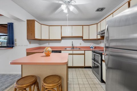 House in Palm Beach Gardens, Florida 3 bedrooms, 118.73 sq.m. № 1951550 - photo 5