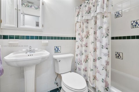 House in Palm Beach Gardens, Florida 3 bedrooms, 118.73 sq.m. № 1951550 - photo 11