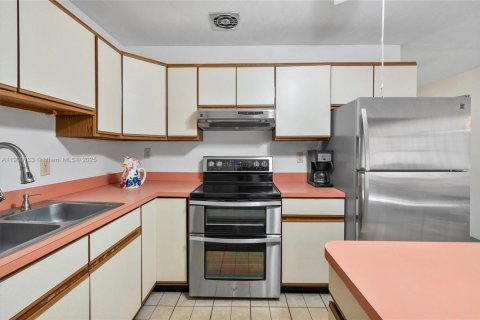 House in Palm Beach Gardens, Florida 3 bedrooms, 118.73 sq.m. № 1951550 - photo 7