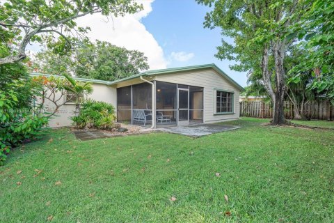 House in Palm Beach Gardens, Florida 3 bedrooms, 118.73 sq.m. № 1951550 - photo 18