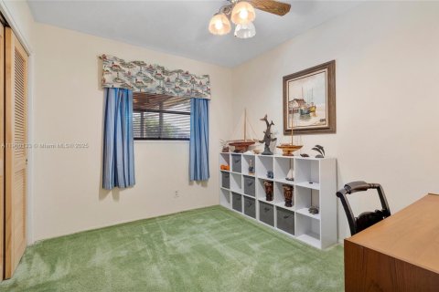 House in Palm Beach Gardens, Florida 3 bedrooms, 118.73 sq.m. № 1951550 - photo 9