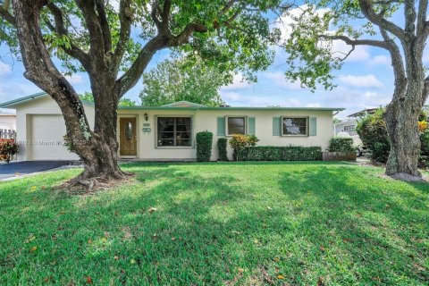 House in Palm Beach Gardens, Florida 3 bedrooms, 118.73 sq.m. № 1951550 - photo 1