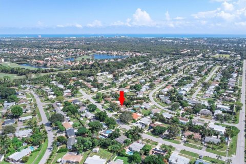 House in Palm Beach Gardens, Florida 3 bedrooms, 118.73 sq.m. № 1951550 - photo 29