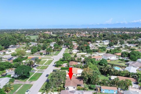 House in Palm Beach Gardens, Florida 3 bedrooms, 118.73 sq.m. № 1951550 - photo 26