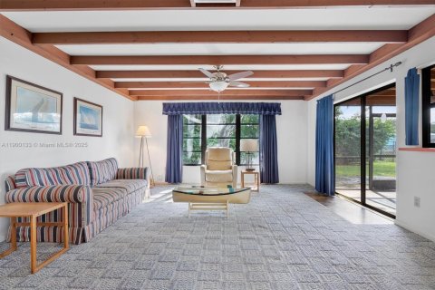 House in Palm Beach Gardens, Florida 3 bedrooms, 118.73 sq.m. № 1951550 - photo 8