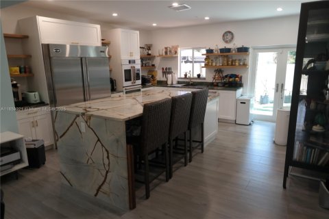 Купить виллу или дом в Уилтон-Мэнорс, Флорида 4 спальни, 145.58м2, № 1980841 - фото 11