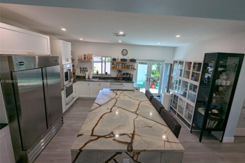 Купить виллу или дом в Уилтон-Мэнорс, Флорида 4 спальни, 145.58м2, № 1980841 - фото 12