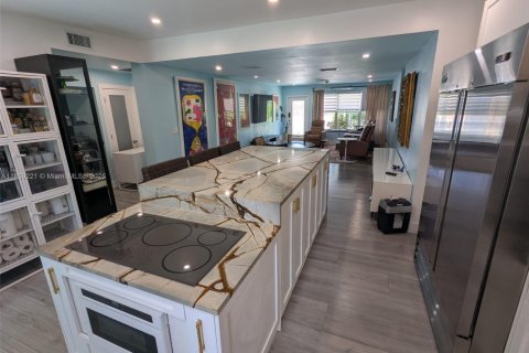 Купить виллу или дом в Уилтон-Мэнорс, Флорида 4 спальни, 145.58м2, № 1980841 - фото 2