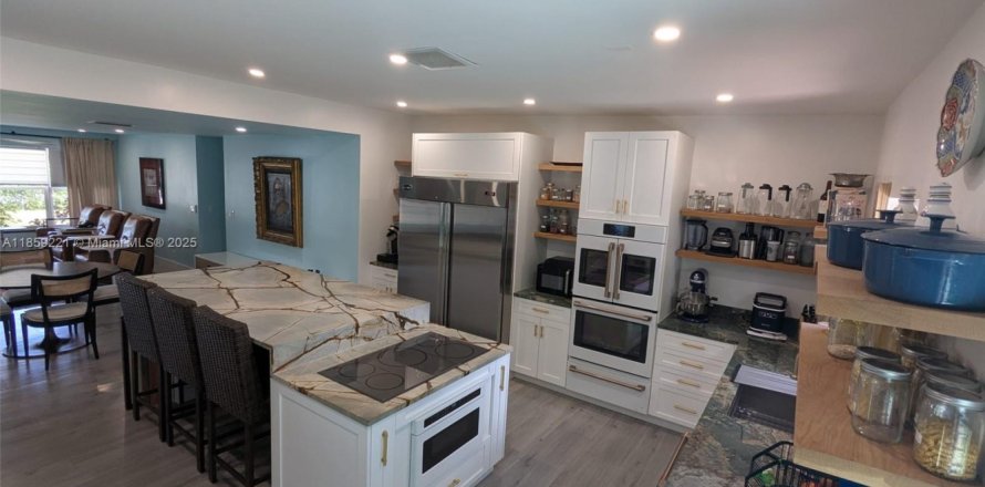 Дом в Уилтон-Мэнорс, Флорида 4 спальни, 145.58м2 № 1980841