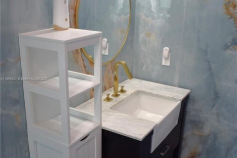 Купить виллу или дом в Уилтон-Мэнорс, Флорида 4 спальни, 145.58м2, № 1980841 - фото 30