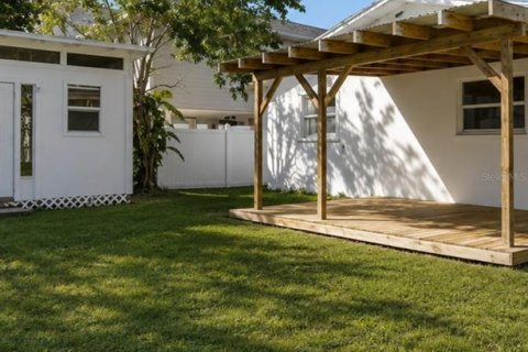 House in Saint Petersburg, Florida 3 bedrooms, 114.27 sq.m. № 2223393 - photo 10