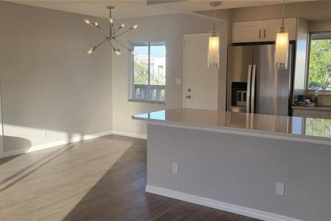 Apartamento en alquiler en Sarasota, Florida, 2 dormitorios, 89.56 m2 № 1429038 - foto 3