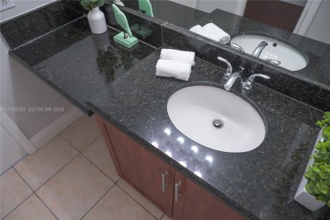 Condominio en alquiler en Miami, Florida, 1 dormitorio, 76.74 m2 № 2085992 - foto 22