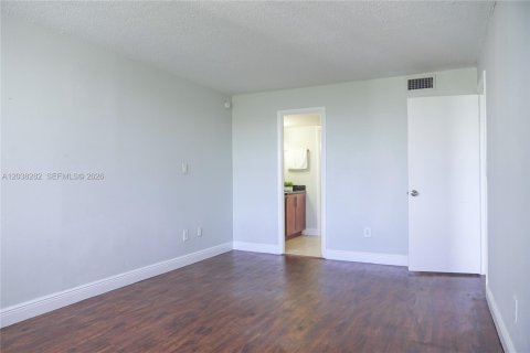 Condominio en alquiler en Miami, Florida, 1 dormitorio, 76.74 m2 № 2085992 - foto 18