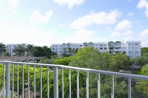 Condominio en alquiler en Miami, Florida, 1 dormitorio, 76.74 m2 № 2085992 - foto 4