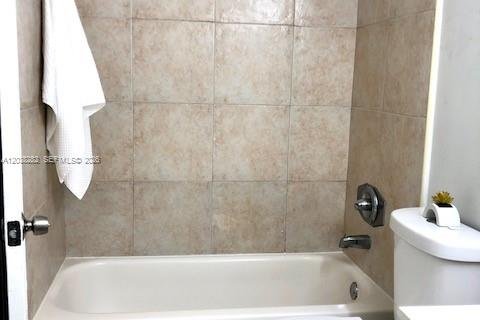 Condominio en alquiler en Miami, Florida, 1 dormitorio, 76.74 m2 № 2085992 - foto 26