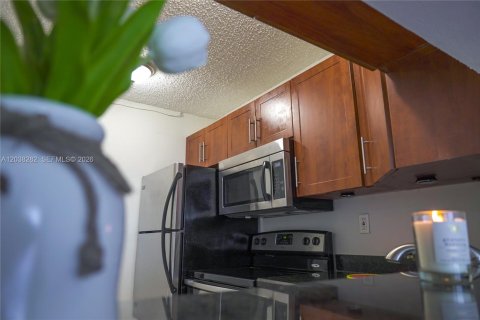 Condominio en alquiler en Miami, Florida, 1 dormitorio, 76.74 m2 № 2085992 - foto 10