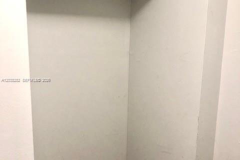 Condominio en alquiler en Miami, Florida, 1 dormitorio, 76.74 m2 № 2085992 - foto 19