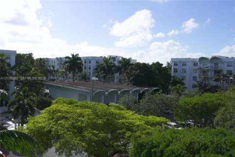 Condominio en alquiler en Miami, Florida, 1 dormitorio, 76.74 m2 № 2085992 - foto 12