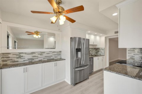 Купить кондоминиум в Холливуд, Флорида 1 спальня, 101.08м2, № 1966050 - фото 16