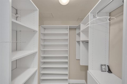 Купить кондоминиум в Холливуд, Флорида 1 спальня, 101.08м2, № 1966050 - фото 24