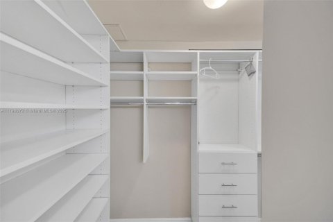 Купить кондоминиум в Холливуд, Флорида 1 спальня, 101.08м2, № 1966050 - фото 26