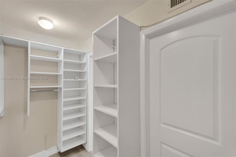 Купить кондоминиум в Холливуд, Флорида 1 спальня, 101.08м2, № 1966050 - фото 25