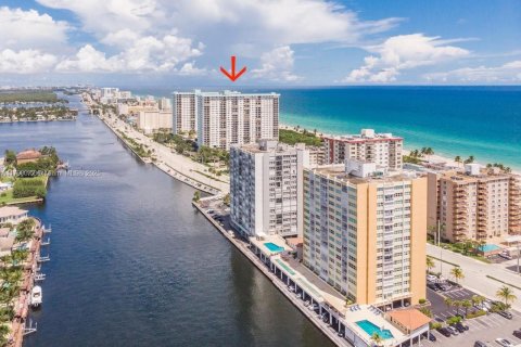 Купить кондоминиум в Холливуд, Флорида 1 спальня, 101.08м2, № 1966050 - фото 2