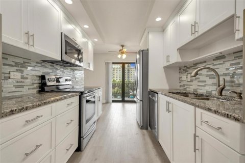 Купить кондоминиум в Холливуд, Флорида 1 спальня, 101.08м2, № 1966050 - фото 17