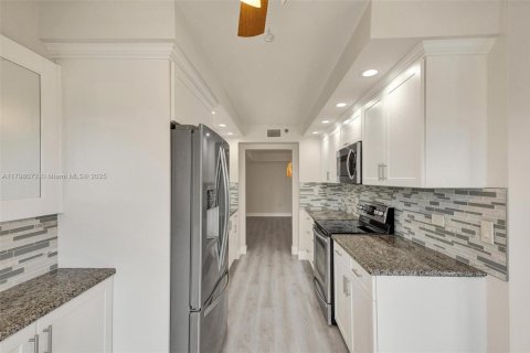 Купить кондоминиум в Холливуд, Флорида 1 спальня, 101.08м2, № 1966050 - фото 15