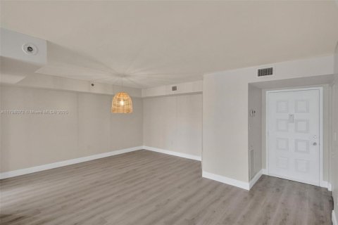 Купить кондоминиум в Холливуд, Флорида 1 спальня, 101.08м2, № 1966050 - фото 7