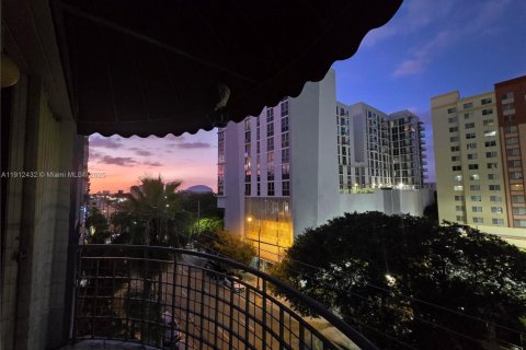 Снять в аренду виллу или дом в Майами, Флорида 2 спальни, 70.14м2, № 1968324 - фото 16