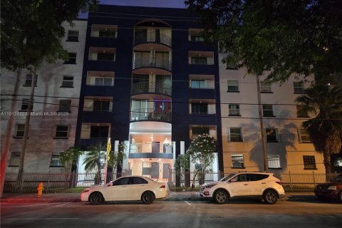 Снять в аренду виллу или дом в Майами, Флорида 2 спальни, 70.14м2, № 1968324 - фото 20