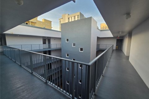 Снять в аренду виллу или дом в Майами, Флорида 2 спальни, 70.14м2, № 1968324 - фото 13