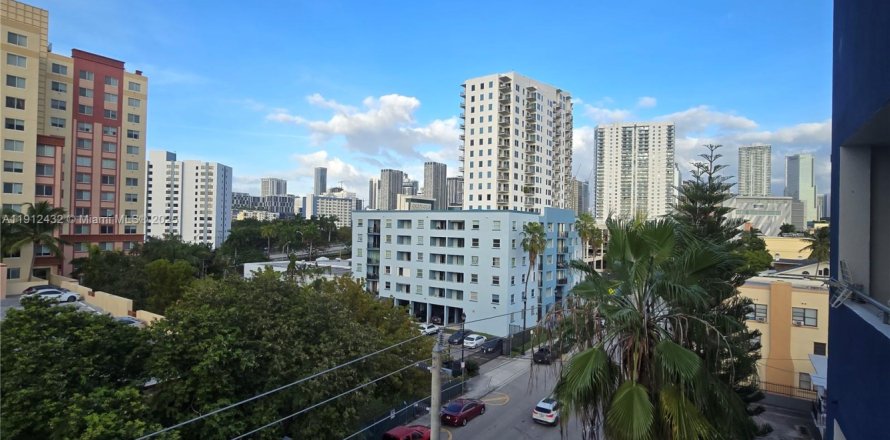 Дом в Майами, Флорида 2 спальни, 70.14м2 № 1968324