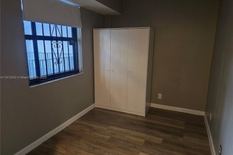 Снять в аренду виллу или дом в Майами, Флорида 2 спальни, 70.14м2, № 1968324 - фото 8