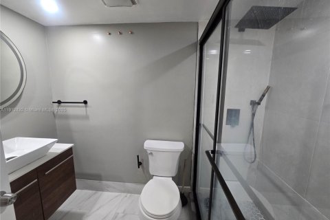 Снять в аренду виллу или дом в Майами, Флорида 2 спальни, 70.14м2, № 1968324 - фото 6