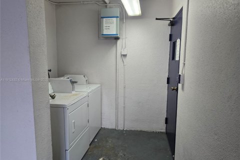 Снять в аренду виллу или дом в Майами, Флорида 2 спальни, 70.14м2, № 1968324 - фото 14